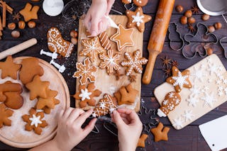 19 Christmas Cookies to Bring the Family Hustling Home
